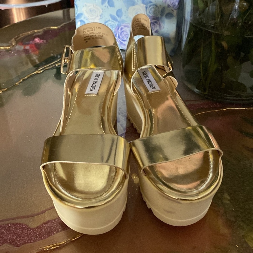 Steve Madden metallic gold platform sandals size 8.5 brand new without box.